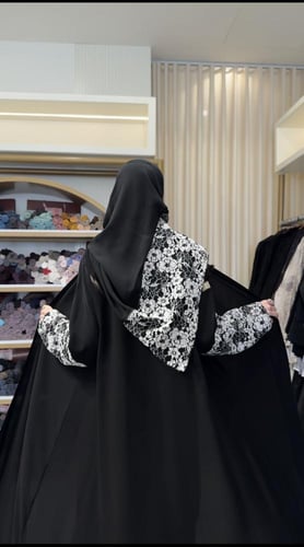 عباية علو بقماش كريب ملكي تدخيلات دانتل ابيض