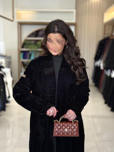 بليزر | عباية سراب بقماش مخمل كوري بتطريز فريد