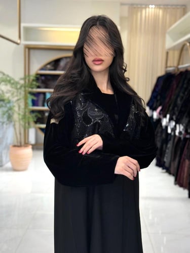 عباية سند بقماش مخمل كوري تدخيلات كريب الاناقه مع...