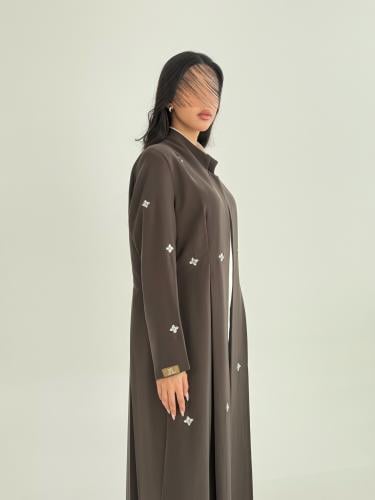 عباية سوار بليزر رسمي مزين بكسرات وشك بقماش كريب ر...