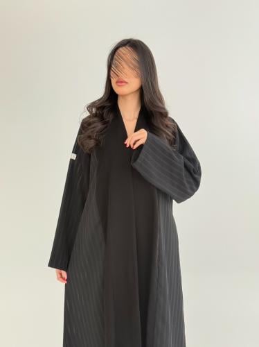 عباية رؤيه بقماش كريب ملكي تدخيلات كريب مبروم