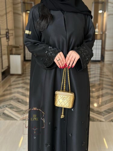 عباية وليف بقماش تفته كوري مزينه بشك