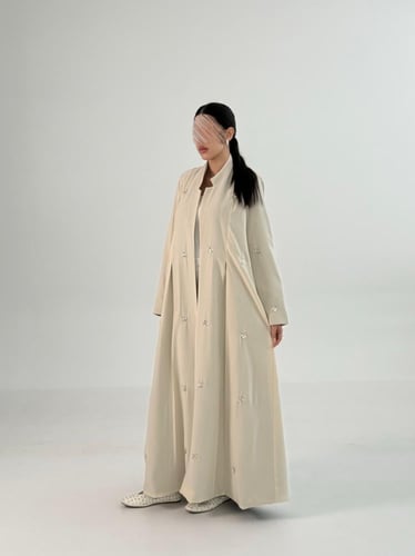 عباية سوار بليزر رسمي مزين بكسرات وشك بقماش كريب ر...