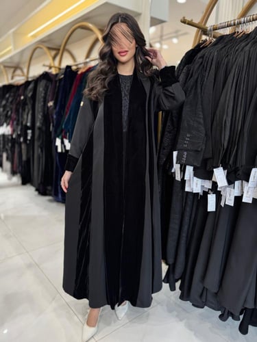 عباية ايسل بقماش كريب باربي بتدخيلات مخمل