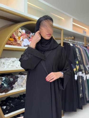 عباية لارا بقماش انترنت تطريز بالكم اسود