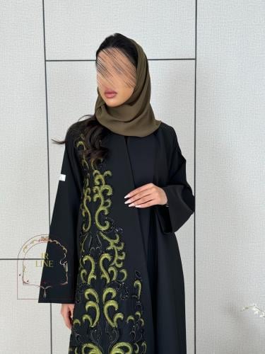 عباية هدى بقماش كريب باربي مزين بهدب وشك اخضر