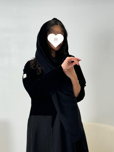 تشكيلة شتاء 2024 - عباية بيرين جاكار مخطط ومخمل اس...