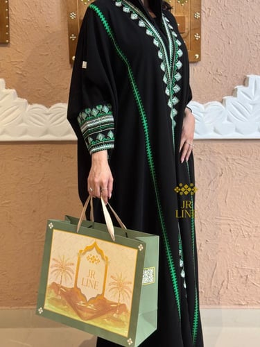 عباية اصالة بقماش كريب ملكي بتطريز تراثي فراشة