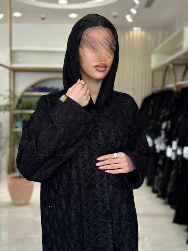 عباية ريماز بقماش كريب سرميك بتطريز هاري وكرستال
