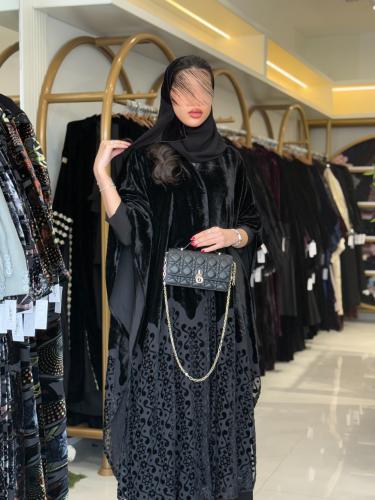 عباية الترف بقماش شيفون مخمل مبطن برسم خفيف 2
