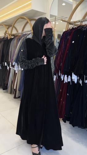 عباية فله بقماش مخمل منقط ابيض