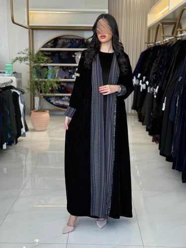 عباية نيفين بقماش مخمل كوري تدخيلات كشميري دبل فيس...