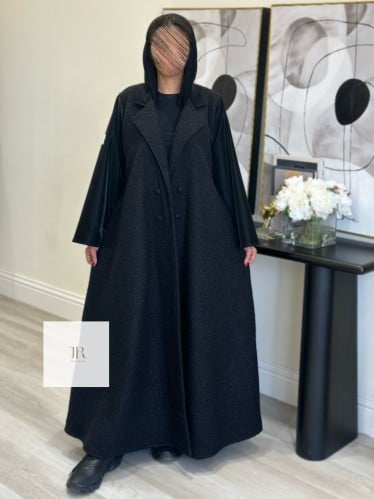 عباية تسنيم l بقماش صوف خاروف - اسود