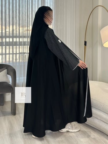 عباية عذوب l بقماش جاكار وكريب بلاك - اكمام رمادي