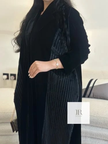 عباية غيداء l مخمل كسرات مخمل من الامام - اسود