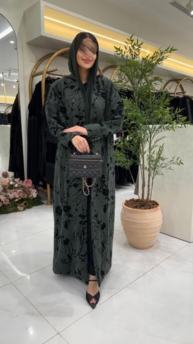 بليزر | عباية سما بقماش شامواه مورد مخمل زيتي