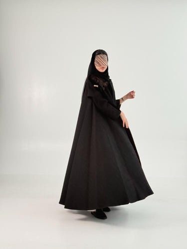 عباية فخر بقماش جاكار تدخيلات مخمل اسود دبل كلوش