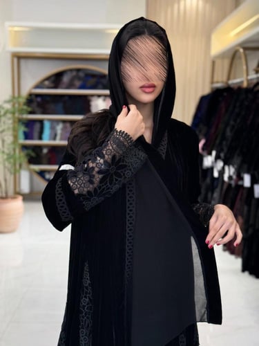 عباية هدايه بقماش مخمل كوري تدخيلات دانتل ملكي