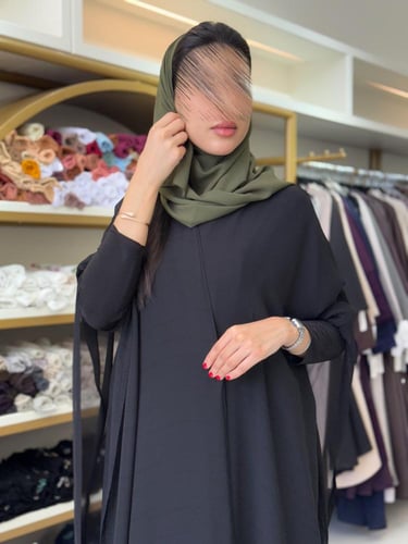 عباية سهى بقماش بلاك بيري مع شيفون برسم زيتي