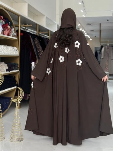 عباية مناير بقماش كريب ويفر مطرز بني محمر