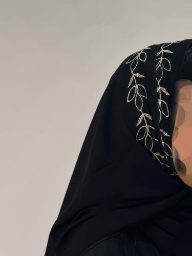 اسود تطريز بيج