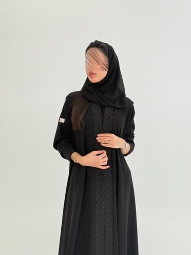 عباية فرحه بقماش انترنت بتطريز اسود