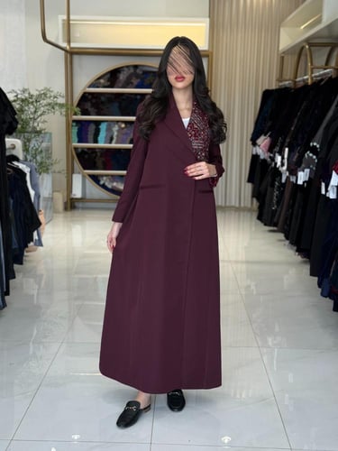 عباية مناهل بقماش كريب ايطالي بتطريز عنابي