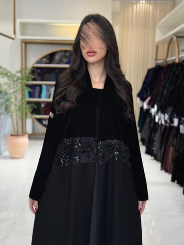 عباية رتين بقماش مخمل كوري مع كريب الاناقه بترتر