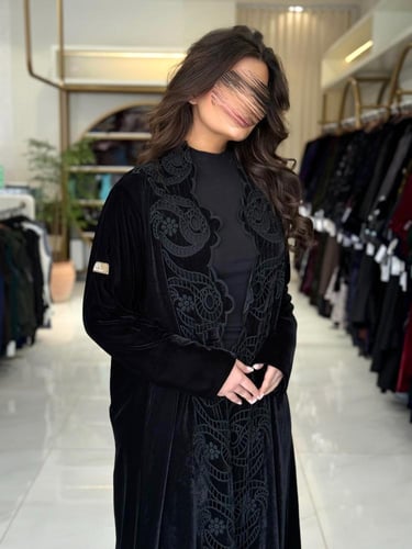 عباية وسن بقماش مخمل كوري بتخريم كمبيوتر