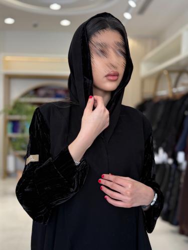 عباية خلود بقماش كريب الابداع بكم مخمل مكسر