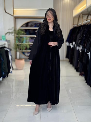 عباية سمو بقماش مخمل تدخيلات كريب الاناقه اسود