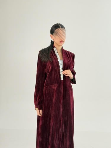 بليزر اسماء بقماش مخمل مبطن مزين بصدف برغندي مموج