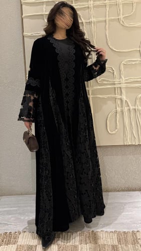 عباية سيدار بقماش مخمل كوري تدخيلات دانتل ملكي