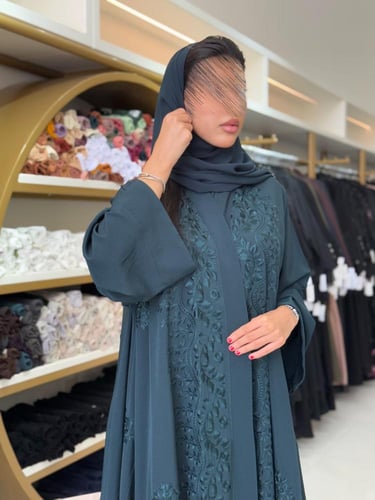 عباية جوانا بقماش كريب اوكراني مطرز تركواز