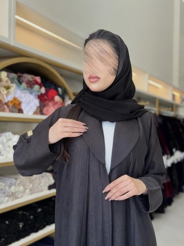 عباية رواء بقماش كريب حرير مشجر اسود