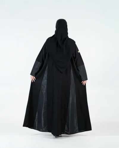 عباية لورا بقماش كريب الاناقه مع كريب سلك اسود 2
