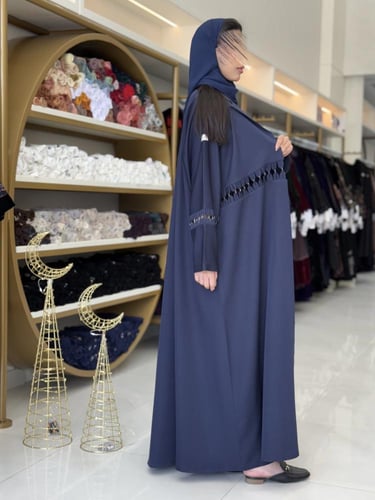 عباية هتون بقماش كريب باربي مزين بشك كحلي