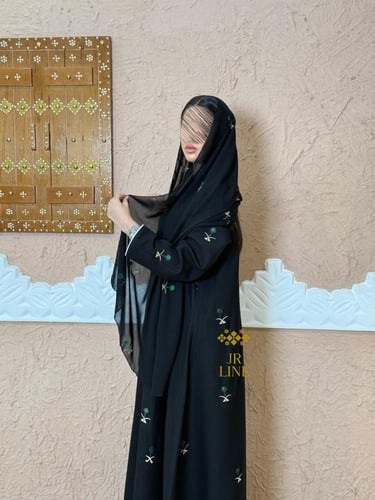 عباية اصرار بقماش كريب الاناقه بتطريز اخضر غامق