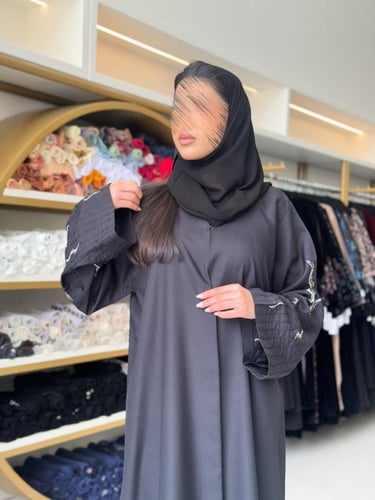 عباية اماتا بقماش كريب بشك فضي