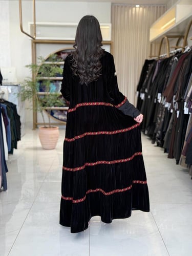 عباية هيم بقماش مخمل كوري طبقات بكلفه عنابي