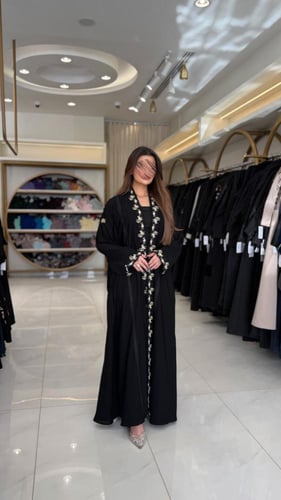 عباية نرمين بقماش بلاك بيري مزين بكلفة