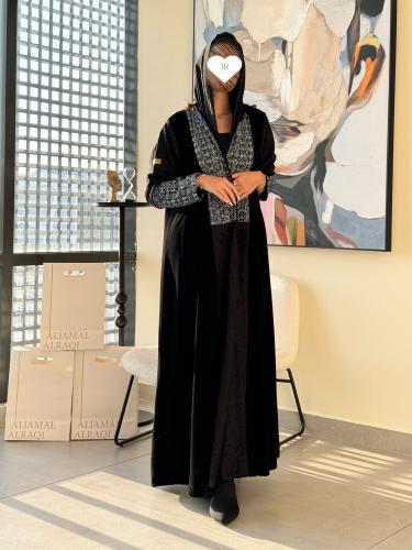 تشكيلة شتاء 2024 - عباية اكتمال مخمل تدخيلات دانتل...