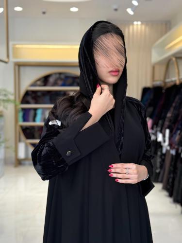 عباية مليكه بقماش كريب الابداع كم مخمل دبل كلوش