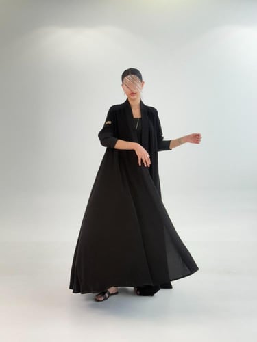 عباية فرحه بقماش ملكي بتطريز فريد اسود