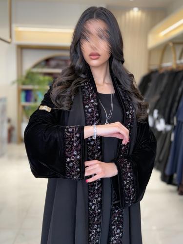 عباية حسناء بقماش كريب الاناقة تدخيلات مخمل بتطريز...