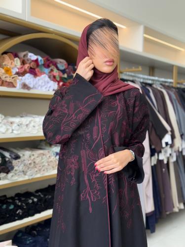 عباية سدين بقماش كريب الاناقة بتطريز عنابي