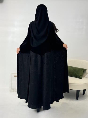 تشكيلة شتاء 2024 - عباية بيرين جاكار ومخمل اسود