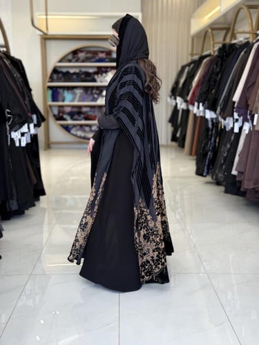 عباية الترف بقماش كريب ملكي مع شيفون مخمل كم استرت...