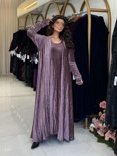 عباية فله بقماش مخمل استرتش كرمشه بالكم وفتحه اصبع...