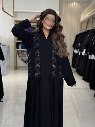 كولكشن العيد | عباية عواطف بقماش كريب رموش مزين بت...